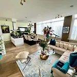 Luxury Center With Canal View 1 Kingsize Bed And 1 Sleeping Sofa