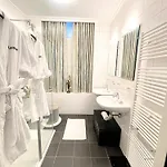 Luxury Center With Canal View 1 Kingsize Bed And 1 Sleeping Sofa *