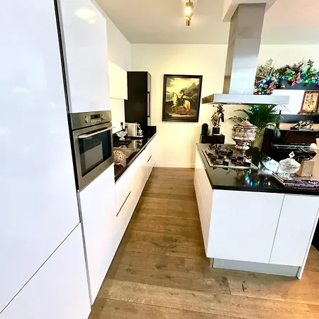 Luxury Center With Canal View 1 Kingsize Bed And 1 Sleeping Sofa Apartment