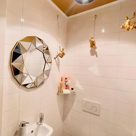 Apartment Luxury Center With Canal View 1 Kingsize Bed And 1 Sleeping Sofa