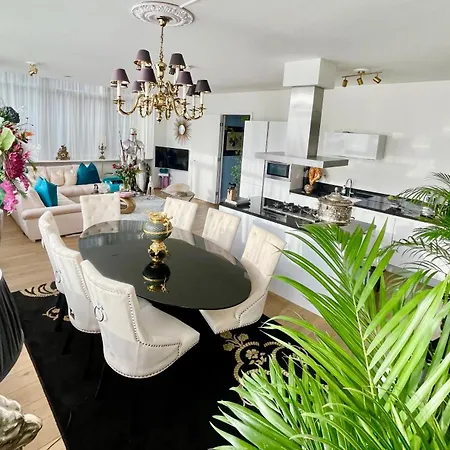 Luxury Center With Canal View 1 Kingsize Bed And 1 Sleeping Sofa Apartment