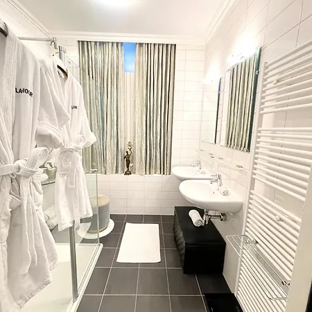 Luxury Center With Canal View 1 Kingsize Bed And 1 Sleeping Sofa *