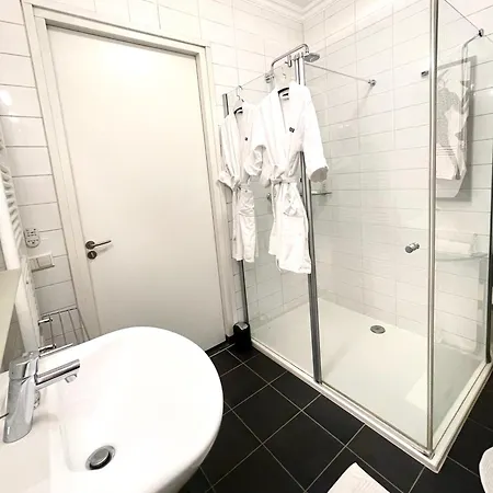 Luxury Center With Canal View 1 Kingsize Bed And 1 Sleeping Sofa Amsterdam