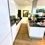 Luxury Center With Canal View 1 Kingsize Bed And 1 Sleeping Sofa דירה